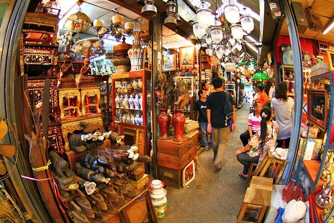 Private Exclusive Guided Chatuchak Weekend Market Shopping Tour - A/C transport, private pace, and what your guide is actually for