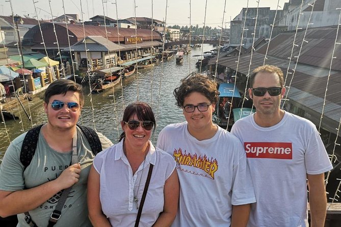 Private Excursion to Maeklong Railway & Amphawa Floating Markets - Amphawa Floating Market: Boat Ride Plus Included Thai Snacks