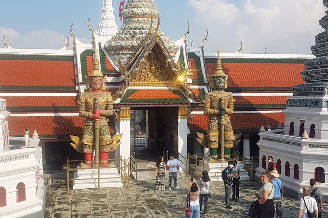 Private German-speaking tour: Bangkok's main attractions - Wat Phra Kaew and the Royal Palace complex: the sacred start to Bangkok