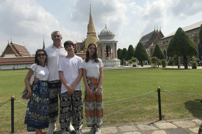 Private Grand Palace Bangkok City Tour & Klong Longtail Boat Trip - Chinatown stop: a break from temples and a chance to breathe