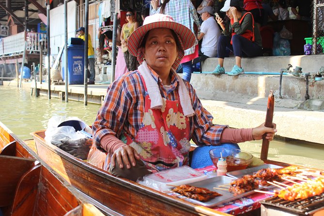 Private Guided Tour to Train Market and Damnoensaduak Floating Market - Why this private Bangkok markets day works