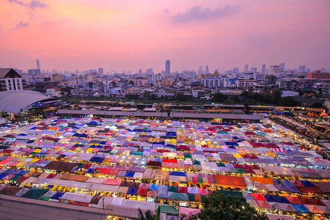 Private Guided Tour to Train Market and Damnoensaduak Floating Market - Stop 1: Mae Klong Railway Market (Hoop Rom Market) and the fold-down moment