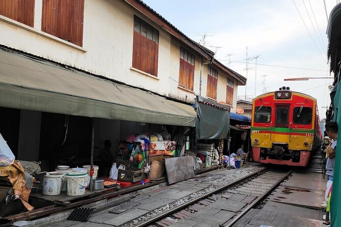 Private Maeklong Railway Market and Amphawa Day Tour from Bangkok - Rom Hup Market, a Short Pause That Helps You Start Right