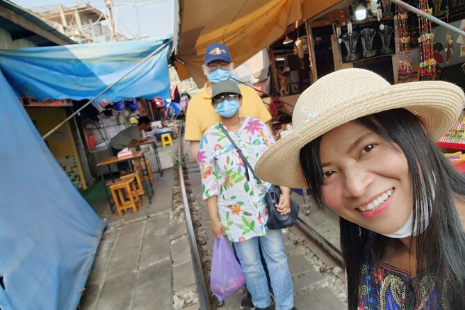 Private Maeklong Railway Market and Amphawa Day Tour from Bangkok - Wat Bang Kung: A 30-Minute Temple Stop With Specific Historical Context