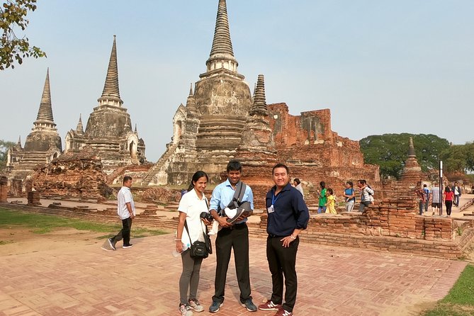 Private tour : A day in a life to visit Ayutthaya with authentic local lunch - Wat Mahathat, the Buddha head in a tree moment
