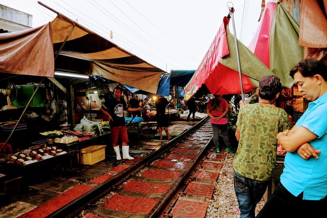 Private Tour: Amphawa Floating Market & Maeklong Railway Market - How the Day Feels: Pacing, Crowd Levels, and Your Best Strategy