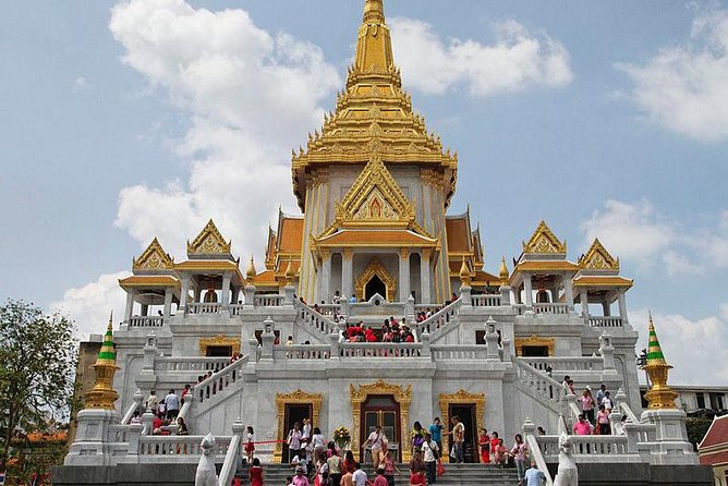 Private Tour: Damnoen Saduak Floating Market and Bangkok City Temples - A wood-carving factory stop you can actually watch