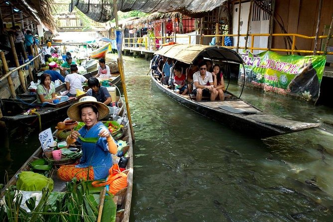 Private Tour: Damnoen Saduak Floating Market and Bangkok City Temples - Thai lunch: refuel before the temple circuit