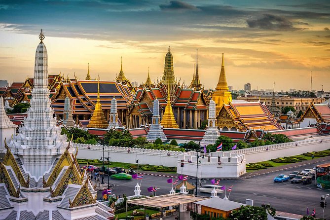 Private Tour: Grand Palace & Emerald Buddha Temple Experience - Stop 2: Wat Phra Kaew and the Emerald Buddha’s Role