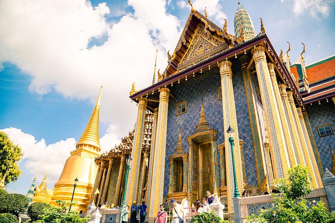 Private Tour: Half-day Grand Palace and Wat Arun by Boat - Wat Phra Kaew and the Emerald Buddha, what to look for