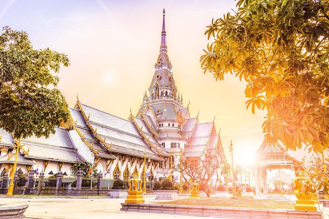Private Tour: The Dragon River & Land of Sacred Deities Chachoengsao - Stop 1: Khlong Suan 100 Year Market for old-wood charm and snack momentum