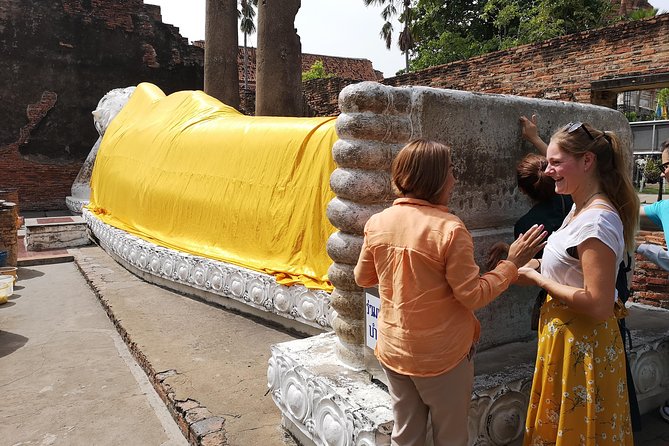Private tour to Ayutthaya and Lopburi Monkey Temple (from Bangkok) - Viharn Phra Mongkol Bopit: the bronze Buddha moment