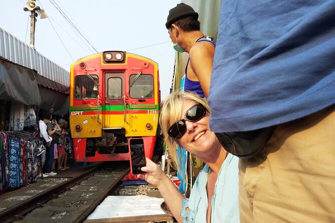 Private tour to Floating & Railway markets (multi-lang: EN ZH ES IT FR DE) - Damnoen Saduak floating market: seeing stalls from the water