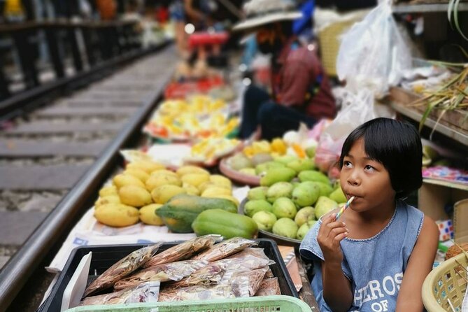 Private Tour to Railway Market and Damnoen Saduak Floating Market - The Optional Train Ride Through Maeklong