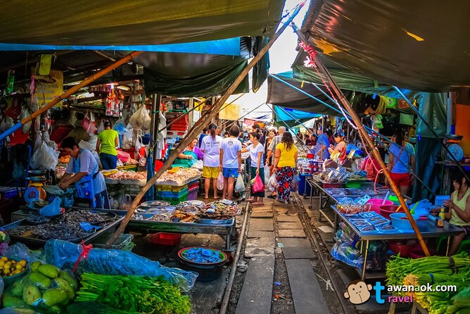 Private Tour to Railway Market and Damnoen Saduak Floating Market - Comfort Details That Matter: A/C, Water, Bathroom Breaks, and Photo Help