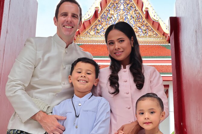 Proposals in Thai Costume with Photoshoot - Stop 2: Wat Ratchaburana Ratchaworawihan, Merit-Making Before or After the Big Moment