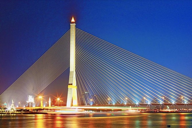 Saffron Luxury Dinner Cruise: A Journey on the River of Kings - The service style: attentive staff, flexible spice, and a calm room pace