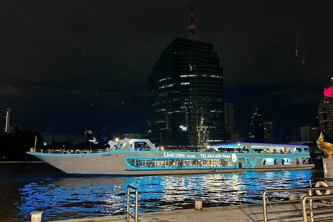 Scenic Bangkok Unicorn Dinner Cruise on Chao Phraya River - Food on board: the international seafood buffet that actually delivers