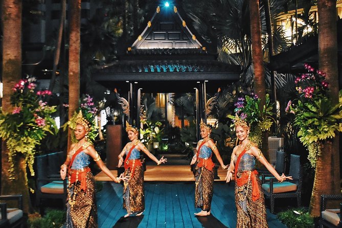 Shangri-La Hotel's Salathip Thai Restaurant Experience - Key things to know before you go