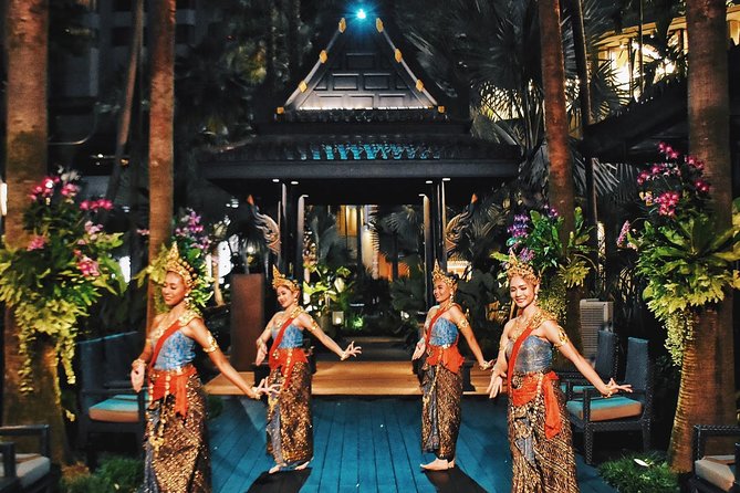 Shangri-La Hotel's Salathip Thai Restaurant Experience - Duration and pacing: a clean two-hour event