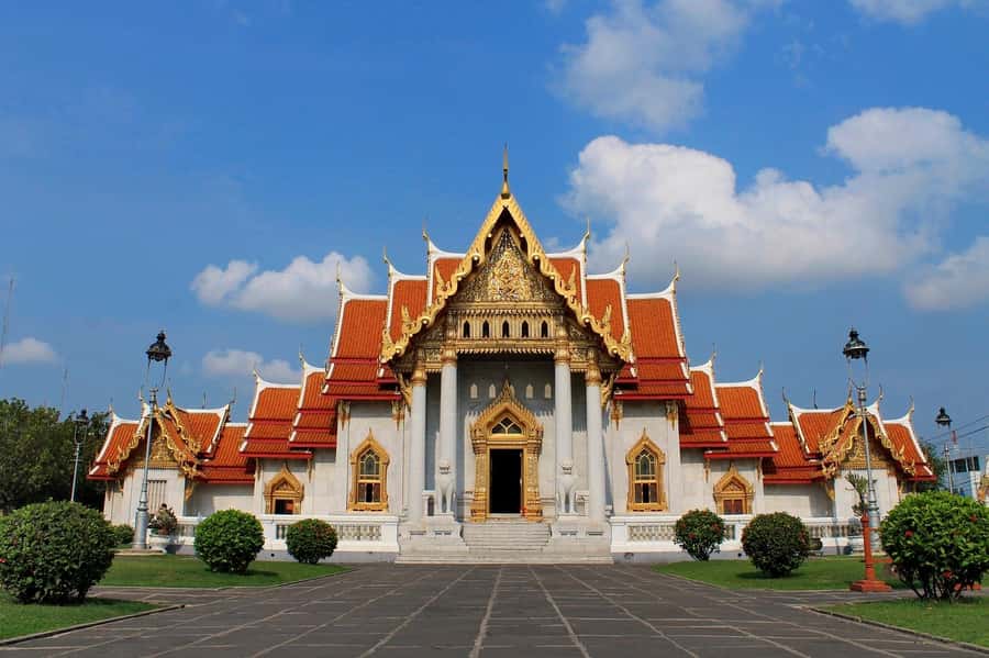 Shared Tour: Wat Pho, Wat Traimit and Wat Benchamabophit - First Stop: Wat Traimit and the Gold Buddha Moment