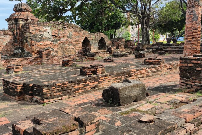 Small Group Tour to Ayutthaya Temples from Bangkok with Lunch - Stop 1: Wat Lokayasutharam and the reclining Buddha