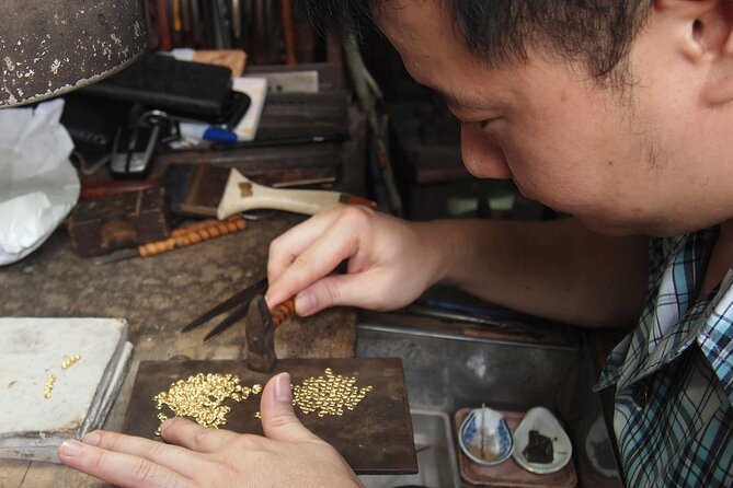 Small-Group: Unseen Bangkok's Chinatown Walking Tour - A hidden-school stop and local coffee breaks