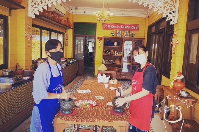 Sompong Thai Cooking School in Bangkok - Tasting what you made, plus what you can take home