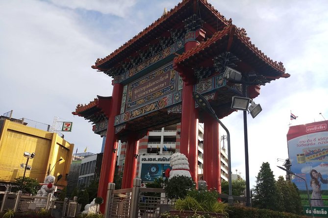 Street Food at China Town - What you taste: yentafo, peppery soup, oyster omelet or fried rice, and dessert