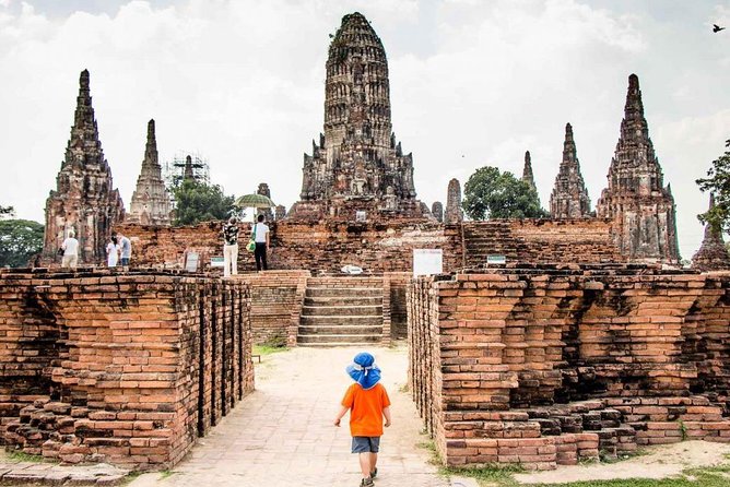 Sunset Sail, Glittering Tempels at Afternoon Ayutthaya Tours - Entering Wat Yai Chai Mongkhon, the Monastery of Auspicious Victory