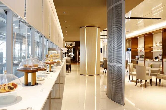 Suvarnabhumi Airport 2-Hour Miracle Lounge Access - Food and drinks: Thai flavors, hot and chilled beverages, and coffee