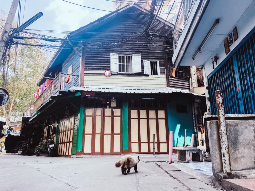 Talat Noi I A Journey Through Art and Culture l Bangkok - Tuk tuk into Chinatown wholesale areas: quick, fun, and practical