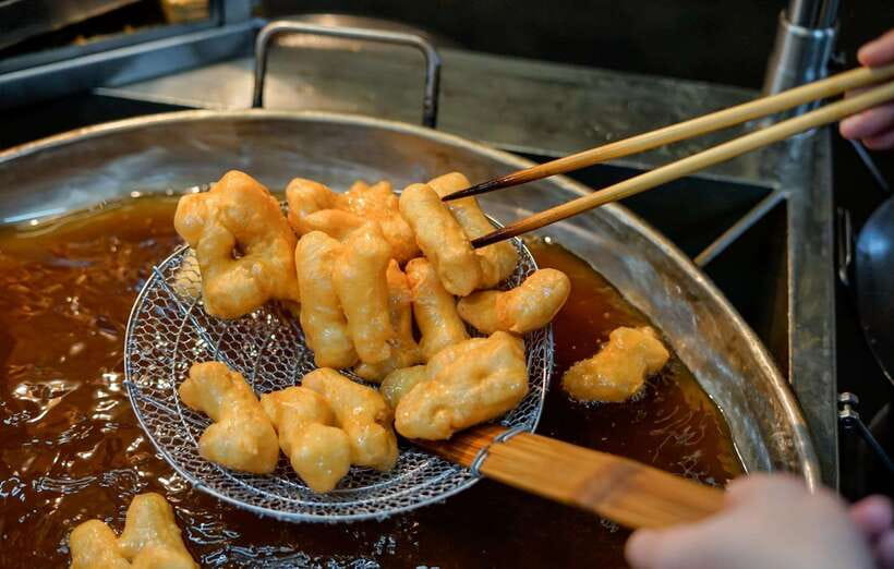 Taste of Bangkok: A 3-Hour Chinatown Food Feast - Entering Yaowarat after dark: why this tour makes sense