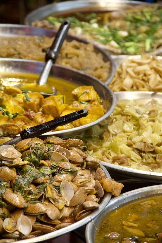 Taste of Bangkok: A 3-Hour Chinatown Food Feast - Wat Mangkon Kamalawat (Wat Leng Noei Yi) to Chinatown Gate: the route logic