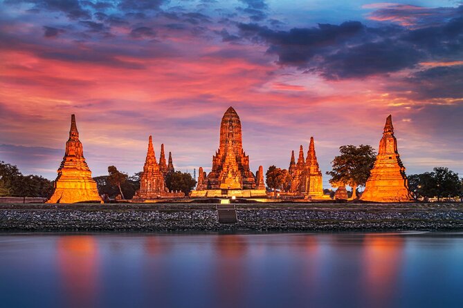 Temples of Ayutthaya Day Tour from Bangkok - Wat Mahathat: the iconic Buddha head and the tree roots