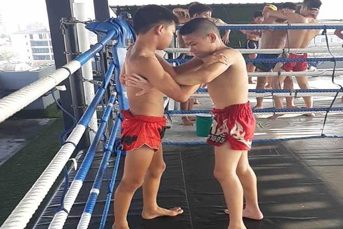 Thai Boxing Lesson, family and Kids Friendly - Thai boxing on a Bangkok rooftop: what makes this class different