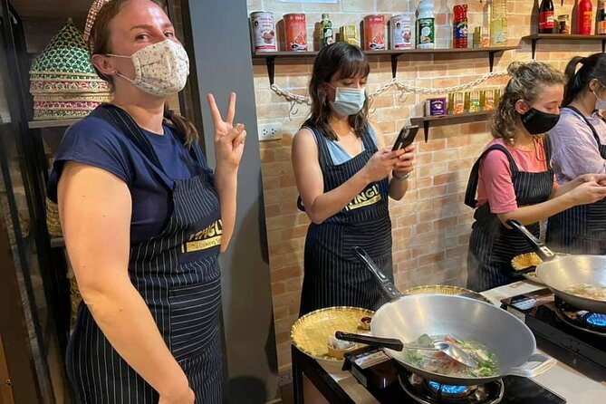 Thai cooking class experience in Bangkok with Tingly Thai cooking school - The recipe book and final touches, what you can use at home