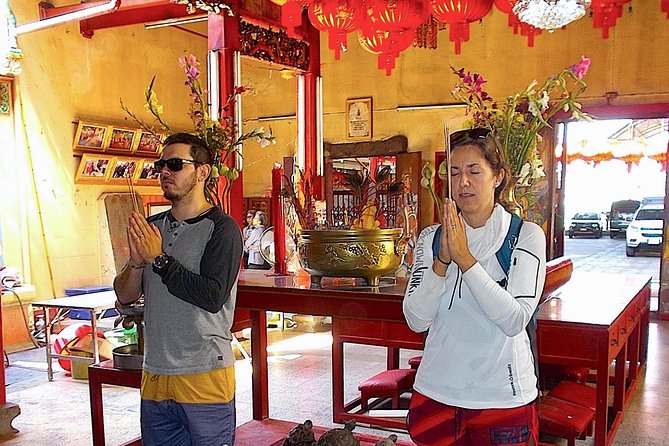 Thai Culture and Local Life 4- Hour Bangkok Bike Tour - Stop 1: Horseshoe Shrine, Chinese Community Rituals, and a Quick Offering