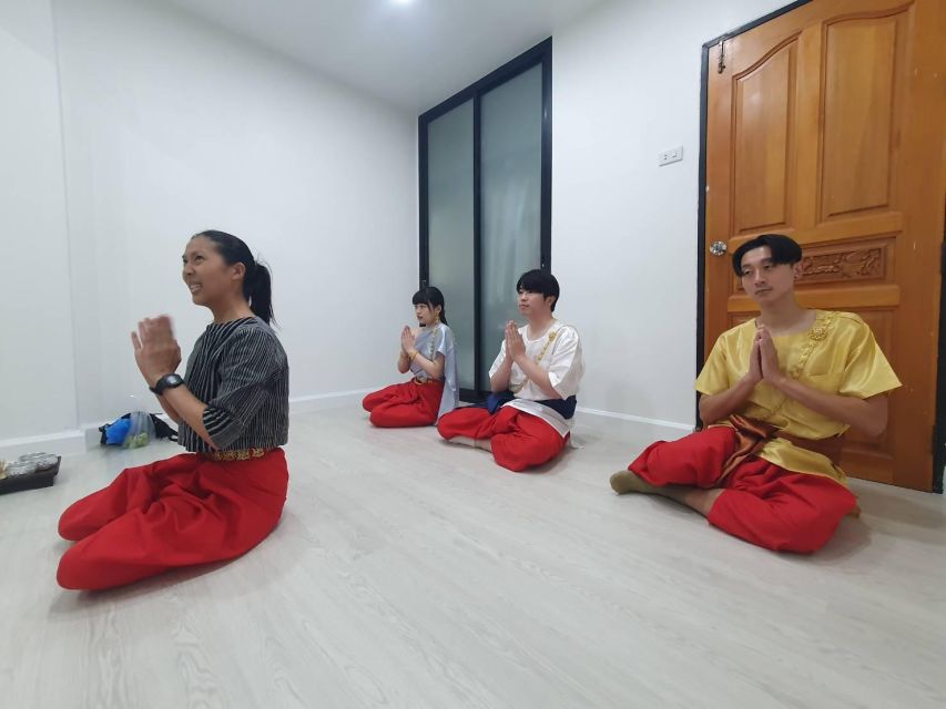 Thai Dance Class - The History Lesson That Makes the Movements Click