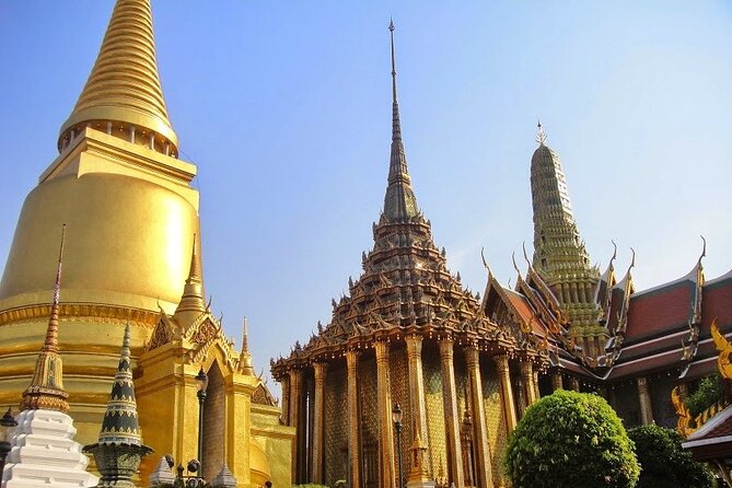 Thai PRIVATE Tour Guide - How private tour guides handle tickets, transport, and timing