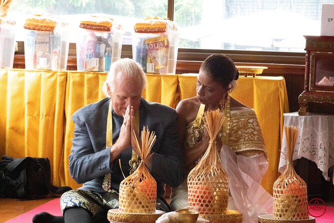 Thai Wedding ceremony (Bangkok) - A simple 3-hour flow: ceremony first, photos right after
