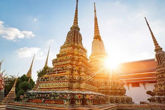 The Best Bangkok Temples - Wat Traimit and the Golden Buddha: Chinatown’s head-turner