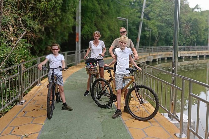 The Original Bicycle Tour in the Green Jungle of Bangkok - Getting started at Wat Khlong Toei Nok and Pae Jaeb bike rental