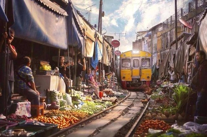 Train Market and Floating Market half day tour - Bartering and Produce Shopping: How to Get It Right