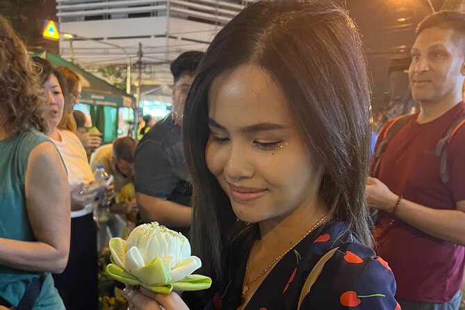 Tuk-tuk Private Tour in Bangkok by Night with Chinatown meal - Why a Bangkok night tuk-tuk tour feels different from daytime sightseeing