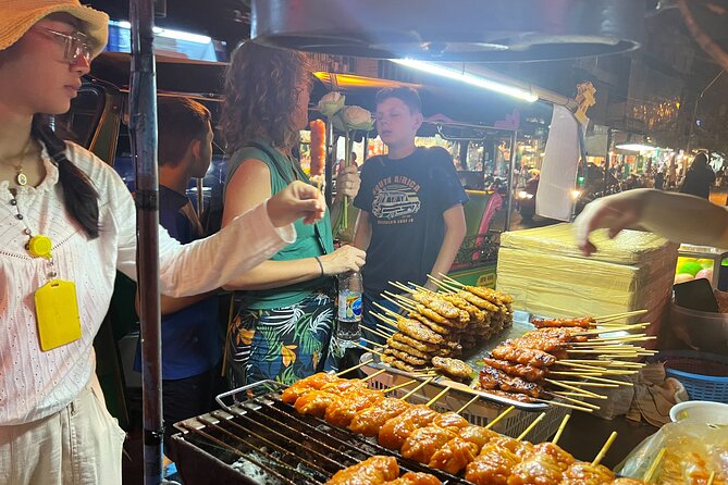 Tuk-tuk Private Tour in Bangkok by Night with Chinatown meal - Crossing back into the landmark loop: Pak Khlong Talat and Sao Chingcha