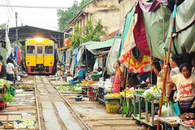 Unique Bangkok Markets: Train Market & Floating Market Adventure - The 10-Minute Bangkok Sight-Seeing Stop: Short, but Useful