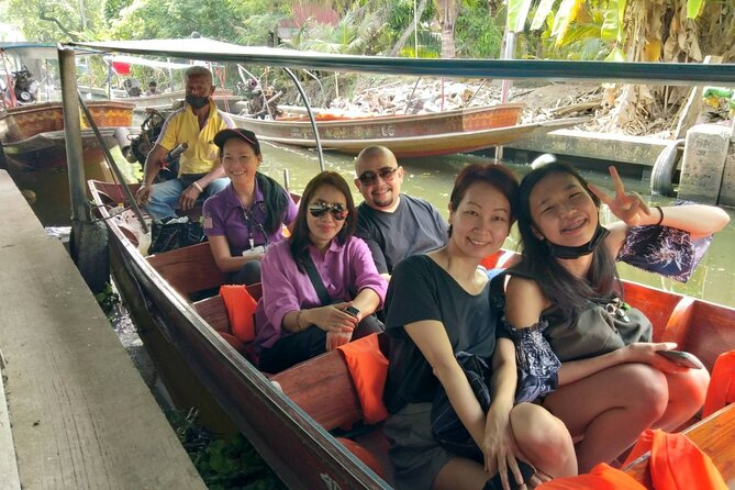 Wheelchair & Luxury Tour to Floating & Railway Markets - Mae Klong Railway Market, the train arrives and the market reacts