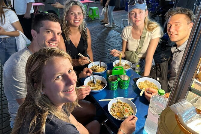 Wonderful Pearl Dinner Cruise in Bangkok - Live Duo Band, Classical Thai Dance, and Cabaret-Style Entertainment