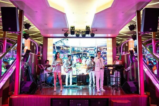 Wonderful Pearl Dinner Cruise in Bangkok - 7:30 pm Boarding, Welcome Drink, and Getting Settled